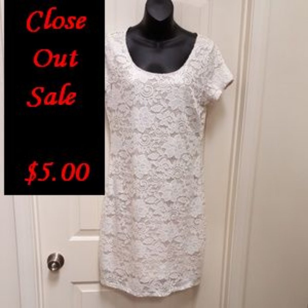 NWT Tiana B. White Lace Dress